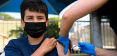 ۹۶ درصد دانش آموزان شمال استان واکسینه شدند/واکسن نزده ها عامل انتشار بیماری هستند