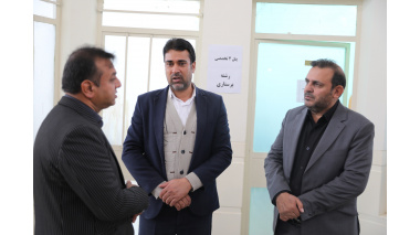بازدید مهندس جهانتیغ مدیر پشتیبانی دانشگاه و آقای سرگزی مدیر منابع انسانی از روند ارزیابی داوطلبان آزمون استخدامی مورخ ۱۴۰۴/۶/۲۷  دانشگاه