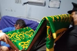 پرچم متبرک شده ی حرم امام رضا (ع) بر بالین بیماران بیمارستان امیرالمومنین(ع) زابل